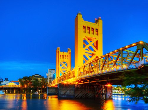 Golden Gates drawbridge in Sacramento in the night time